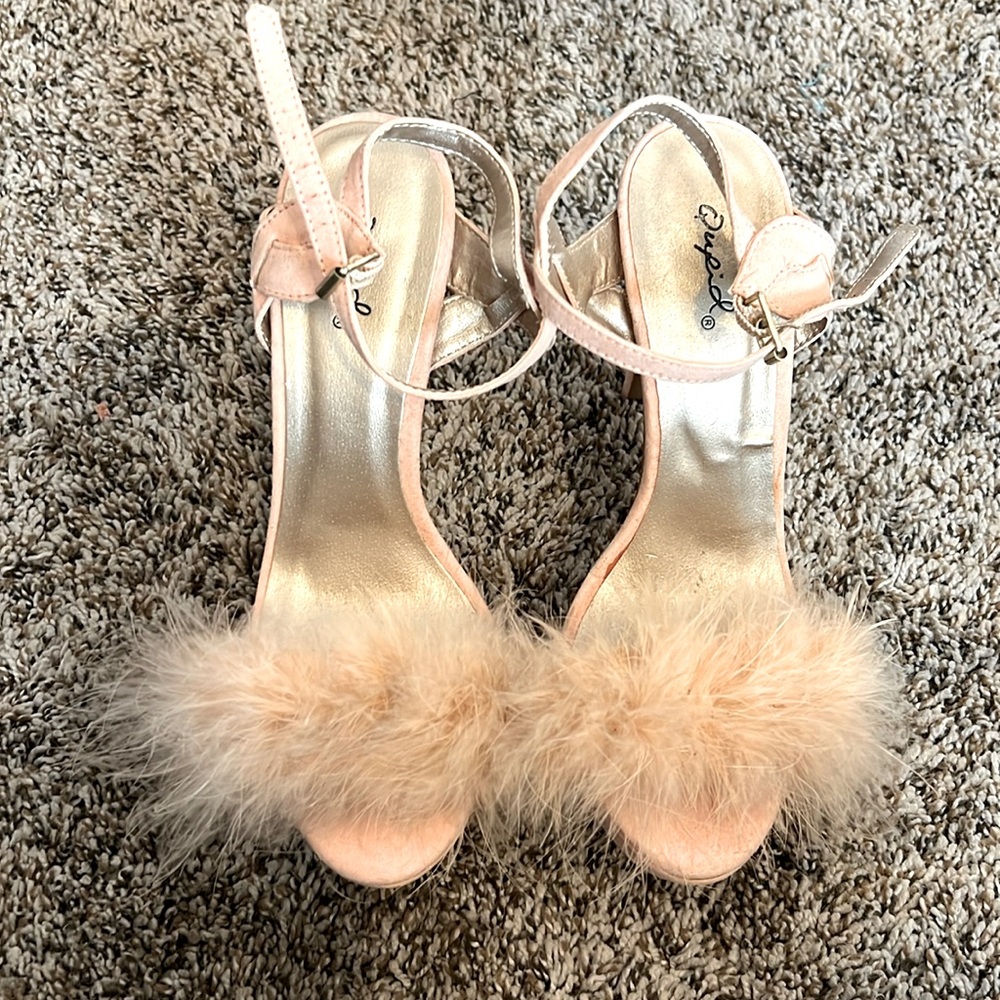 Women’s size 7 boudoir pink stilletto  heels, feathered, brand Qupid.